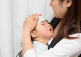 Anak Demam Usai Imunisasi? Simak Tips Penanganan dari Dokter