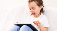 Cegah Anak Kecanduan Gadget dengan Teladan dari Orangtua