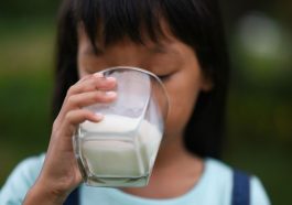 Benarkah Susu Bantu Anak Cepat Tinggi? Ini Jawabannya