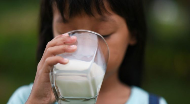 Benarkah Susu Bantu Anak Cepat Tinggi? Ini Jawabannya