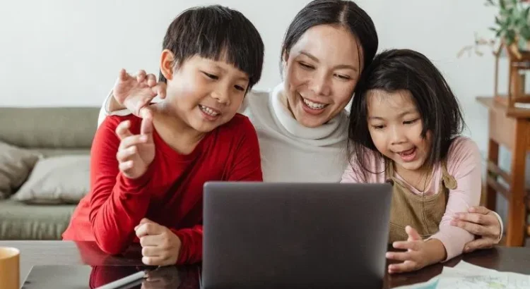Panduan Screen Time Anak Berdasarkan Usia dari IDAI